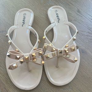 Tuckernuck jelly sandals. 7 m